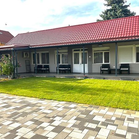 Tahiti Garden Apartman Hajdúszoboszló Dış mekan fotoğraf